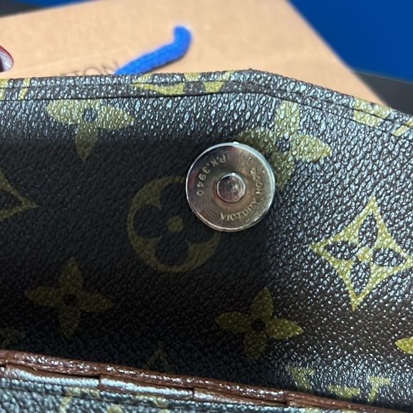 Vintage Louis Vuitton Monogram checkbook size wallet - Picture 16 of 16